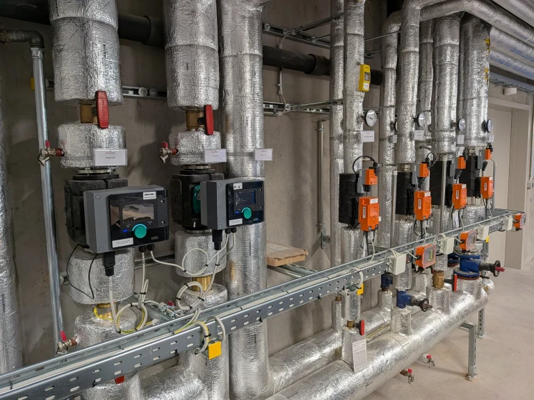 hall-charles-kieffer-local-technique-cvc-tuyauterie-pompes