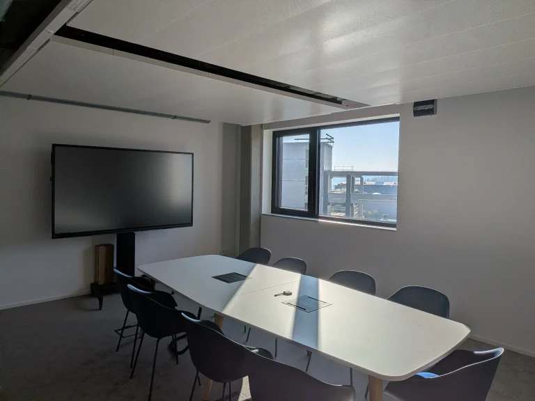 hall-charles-kieffer-salle-reunion-table-ecran